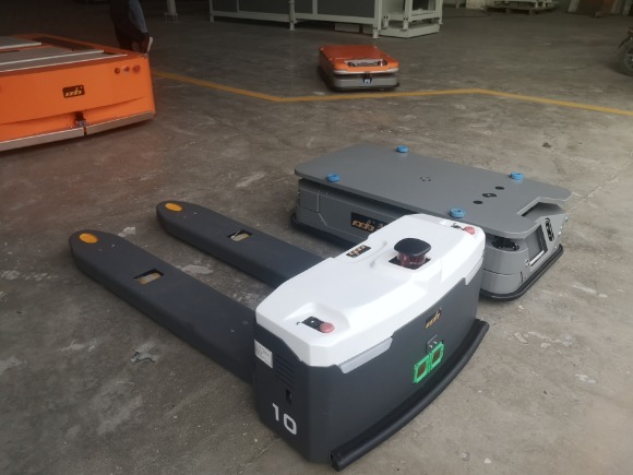 SLAM導航AGV搬運機器人的應用